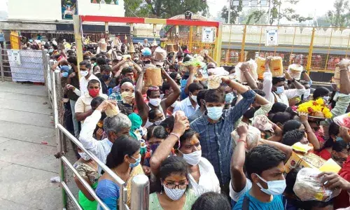 Devotees line up at altars of Sammakka Saralamma deities at Medaram in Mulugu district on Sunday