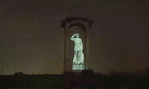 PM Modi unveils hologram statue of Netaji at India Gate