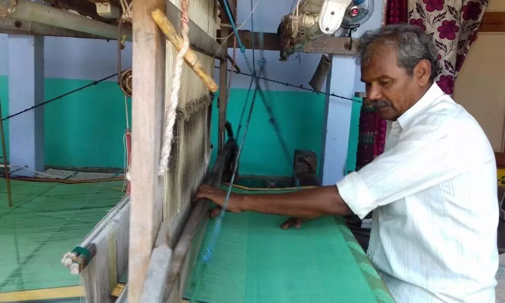 Avvaru Venkateswarlu working on handloom at Eepurupalem in Chirala mandal of Prakasam district