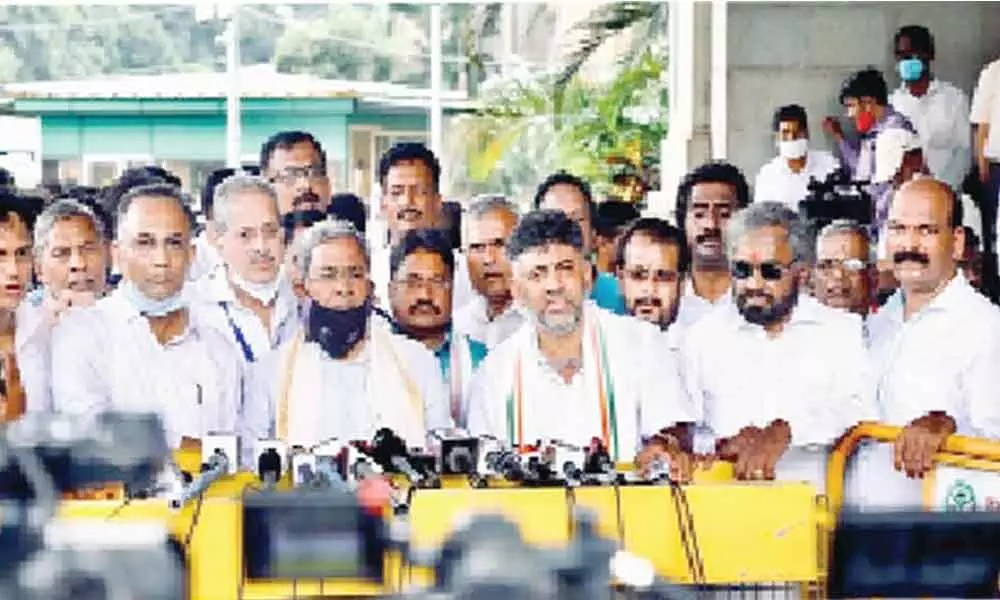 Congress fishing in troubled BJP waters to poach MLAs?