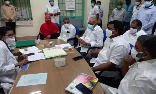 MLC Lella Appi Reddy and Mayor Kavati Siva Naga Manohar Naidu inspecting GGH in Guntur city on Monday