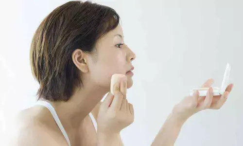 Be careful while applying foundation in winter