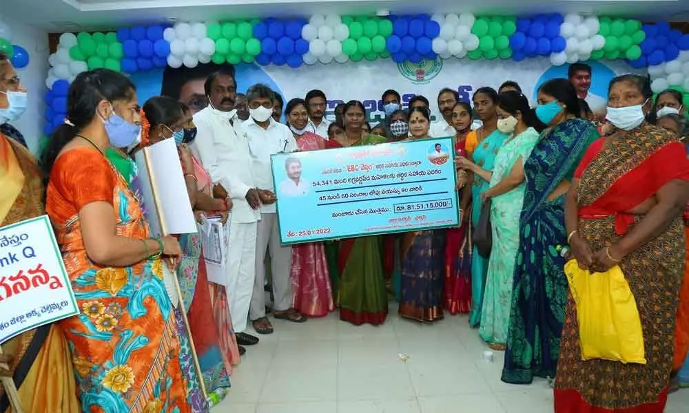 JC K Krishnaveni, ZP chairperson Buchepalli Venkayamma, MLC Pothula Suneetha presenting replica of cheque to beneficiaries in Ongole on Tuesday