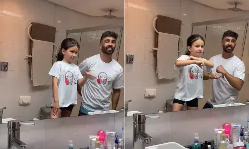 The duo can be seen swaying excitedly to Pushpas song Srivalli in a trending video.