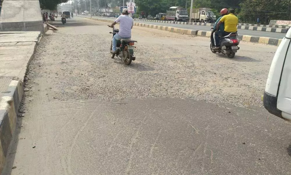 An uneven gravel path that stretch along BRTS road