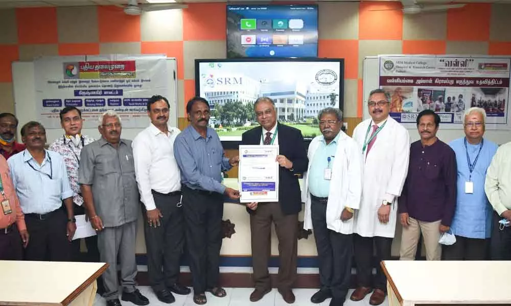 SRM MCH&RC’s Pro-Vice Chancellor Dr Lt Col A Ravikumar releasing the health card