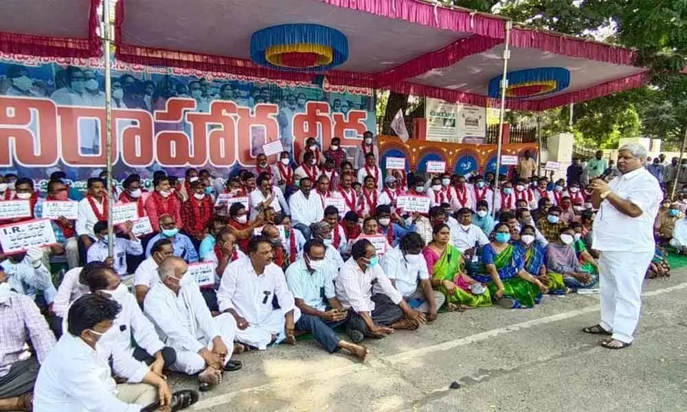APJAC Chairman Bandi Srinivasa Rao speaking at the relay hunger strike by employees, teachers and pensioners in Ongole on Friday