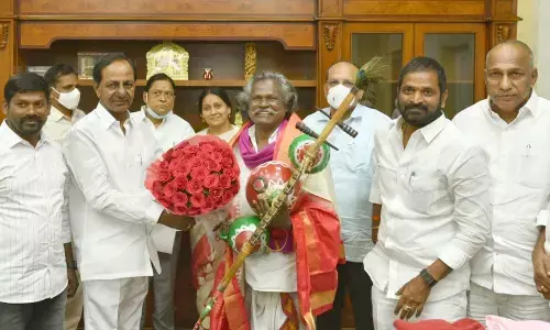 Telangana govt. announces Rs 1 Cr, house space for Kinnera Mogulaiah