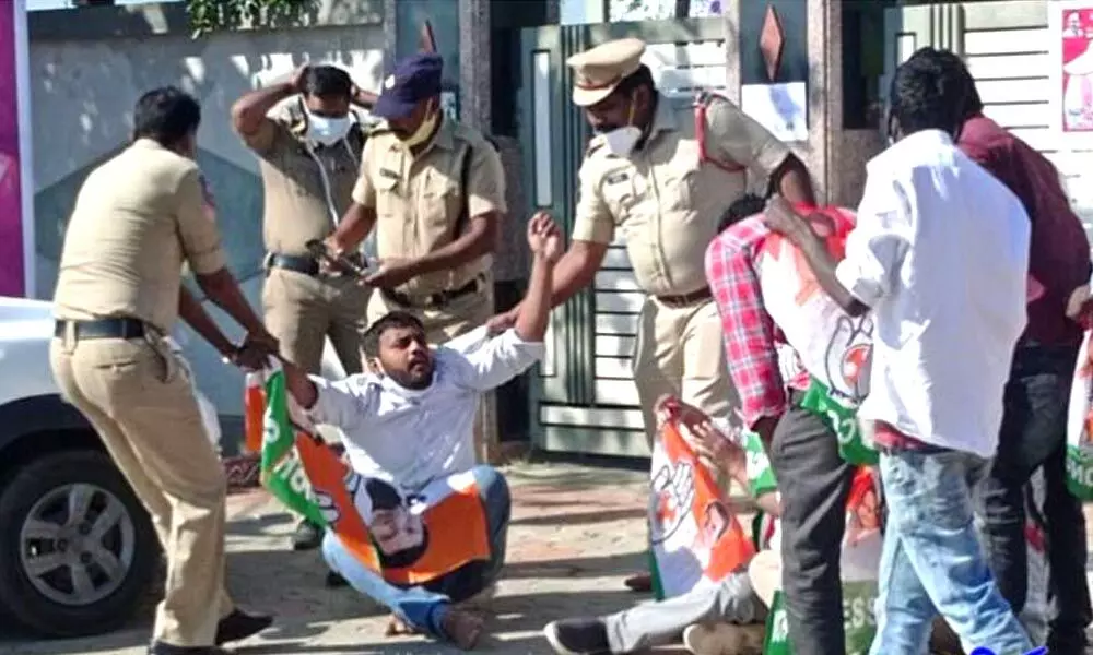 Congress activists protest in Paleru, demands job notifications in Telangana