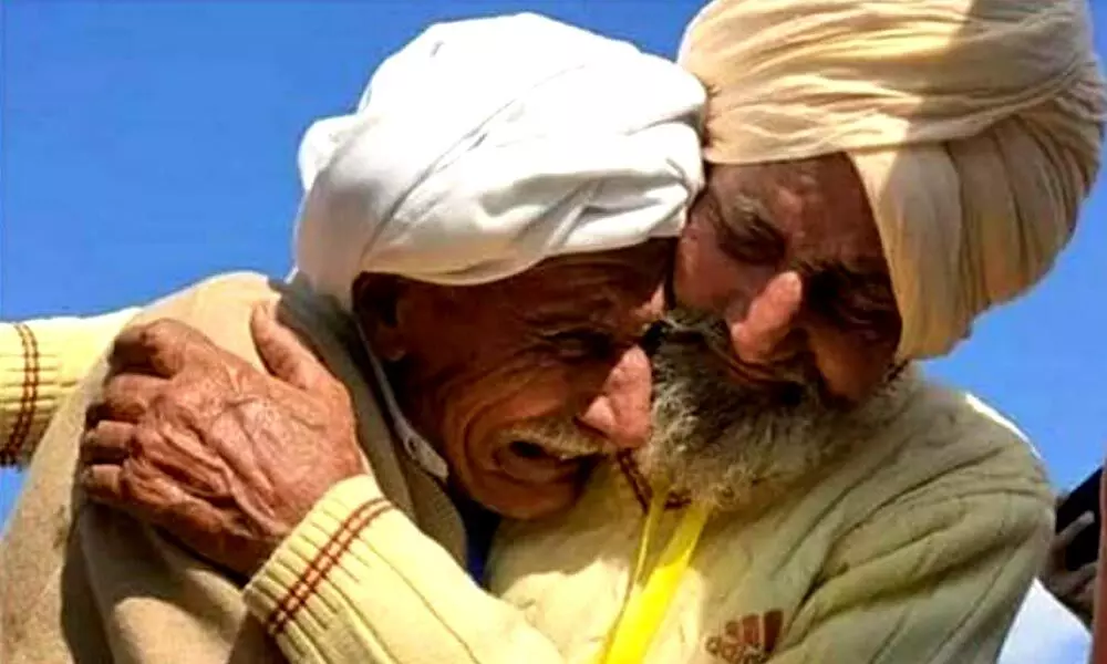 Sika Khan (R), Mohd Sadique (L) burst into tears upon embracing each other at Kartarpur Sahib