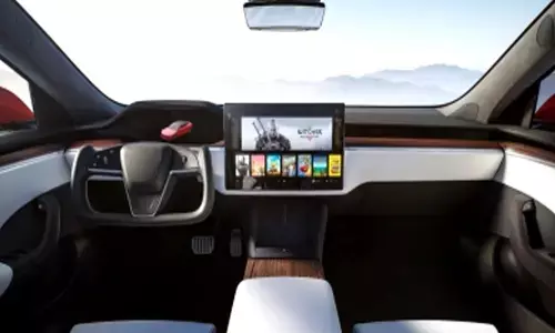 Tesla selling microphone for in-car karaoke in China