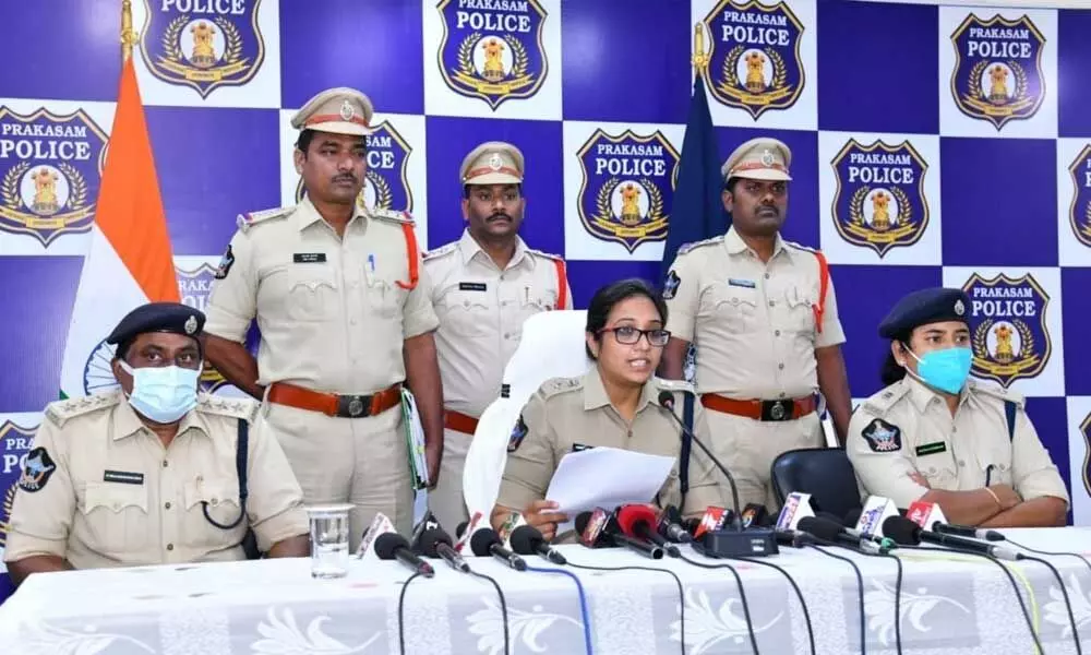 Prakasam SP Malika Garg briefing the media about an army jawan, accused in rape and murder of a boy, in Ongole on Sunday