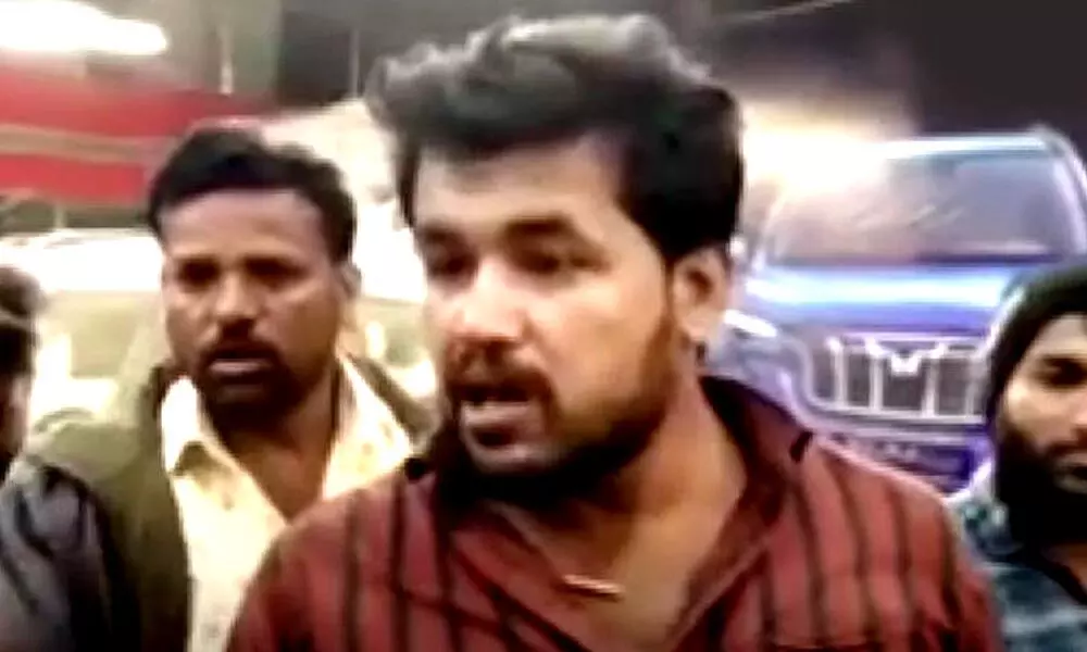 Farmer From Karnataka Who Was Insulted At Mahindra Showroom Receives A New Bolero