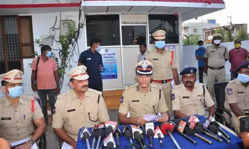 Commissioner of Police Tarun Joshi speaking to media in Hanumakonda on Wednesday