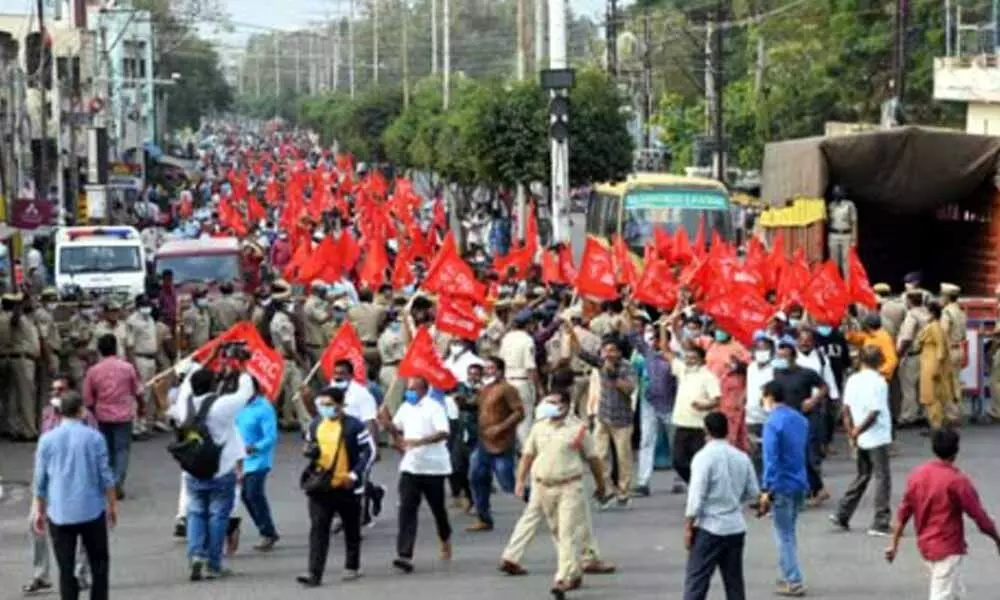 Chalo Vijayawada: AP employees stage a huge rally in the city, demands to abolish PRC GOs