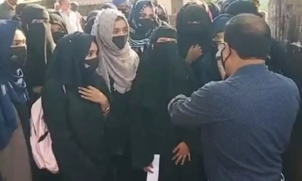 One more college denies entry to students wearing hijab