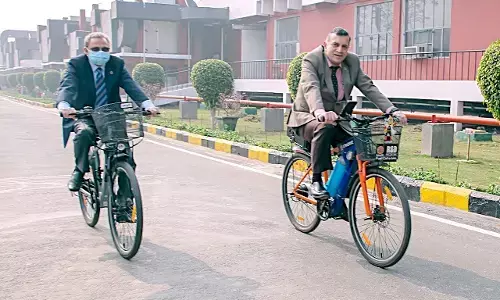 Smooth, green and delightful ride on Indias first Hydrogen fuel cell powered bike