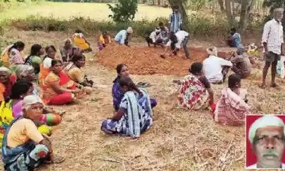Dalit families maintain vigil at the grave of T Hanumantharayappa (inset) in Byrenahalli of Koratagere taluk, Tumakuru district