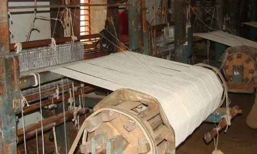Khadi Emporium in Mumbai banned for selling fake products