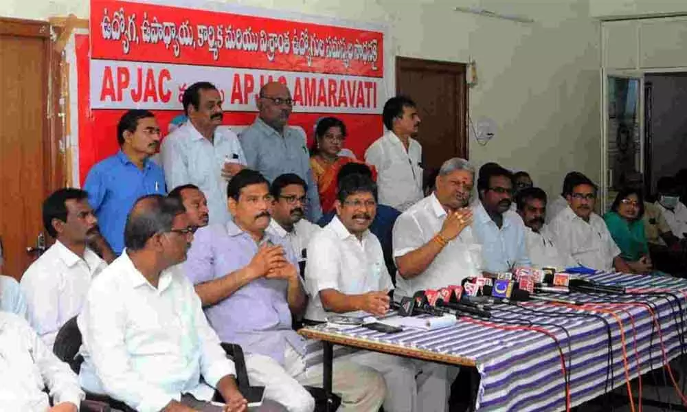 Govt employees express ire over JAC leaders for giving up the fight