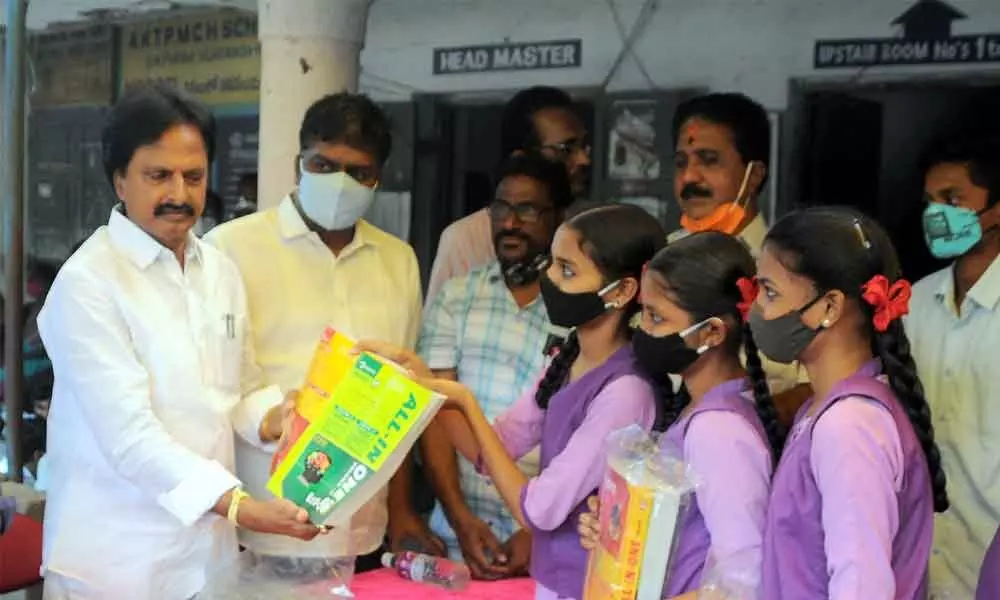 APSFL chairman and Shirdi Sai temple honorary president Dr P Goutham Reddy distributing Question Bank books to students at AKTP School in Vijayawada on Monday 	Photo: Ch Venkata Mastan