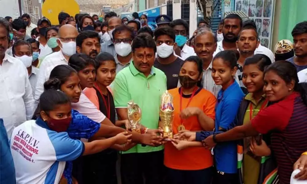Endowments Minister Vellampalli Srinivas along with the girls boxing team, who won medals at a championship, in the city on Monday