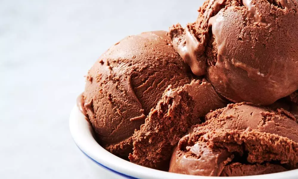 Enjoy this delicious chocolate ice-cream with your love.