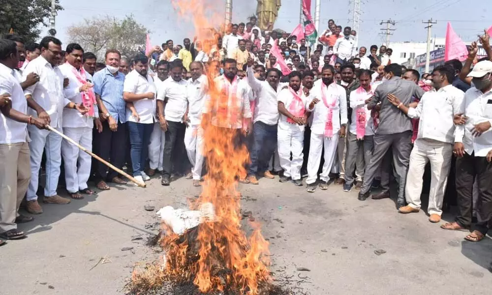 TRS activists conduct mock funeral procession of PM Modi in Armoor
