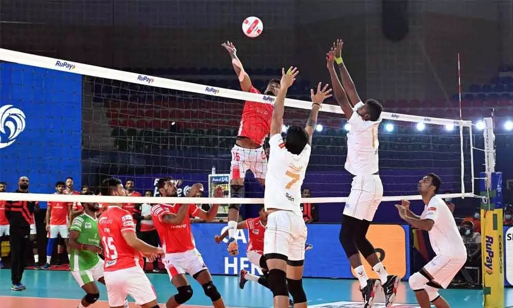 PVL: Angamuthu's spikes power Ahmedabad Defenders to 3-2 victory over ...