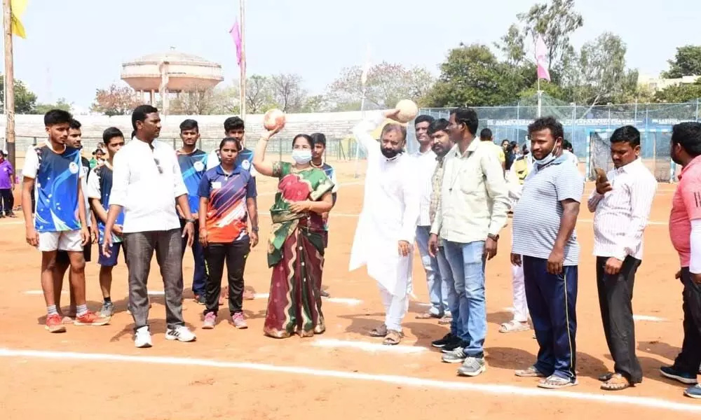 Mayor B Y Ramaiah participating in the inaugural ceremony of two days handball league championship competitions started at outdoor stadium in Kurnool on Wednesday. STBC College Principal Prasanthi is also seen.