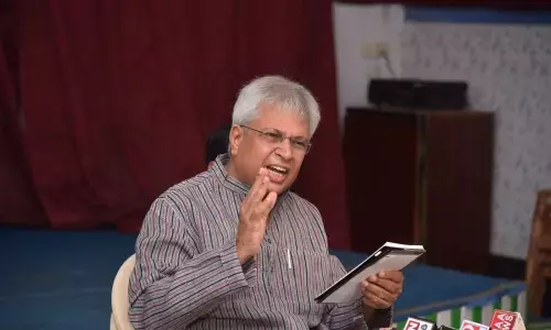 Ex-MP Vundavalli Arun Kumar addressing the media in Rajamahendravaram on Wednesday