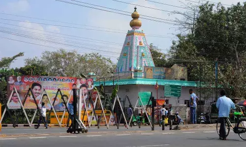 Barricades set up on national highway near Ranigari Thota