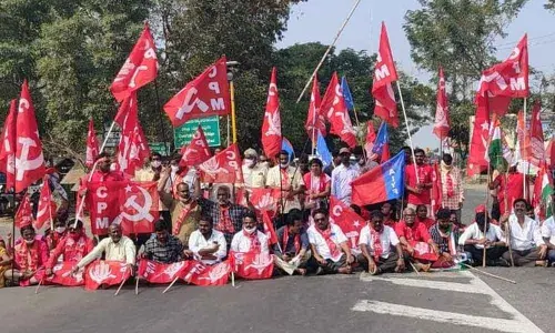 The police arresting the Left parties’ leaders during the protest at Bridge point on NH 30 in Bhadrachalam on Friday