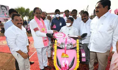KCR pats Errabelli for social service