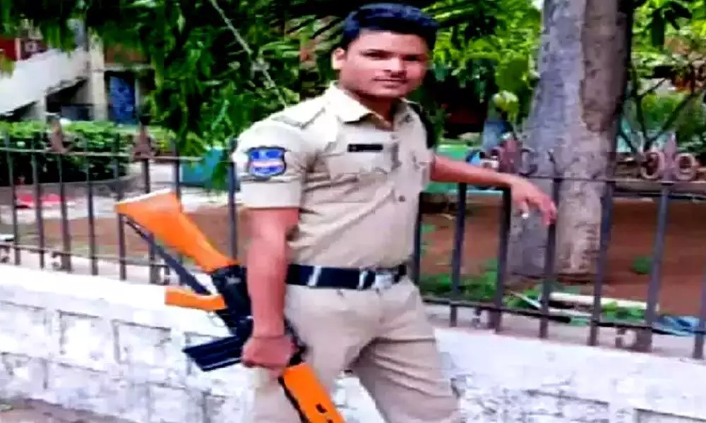 Constable dies as gun misfires in Kothagudem