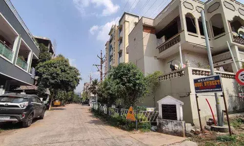 Welcome to Modi Street!