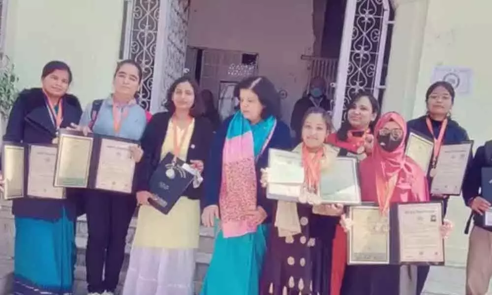 Muslim Girl Wins 5 Gold Medals In Sanskrit At Lucknow University, Aspires To Become Sanskrit Professor