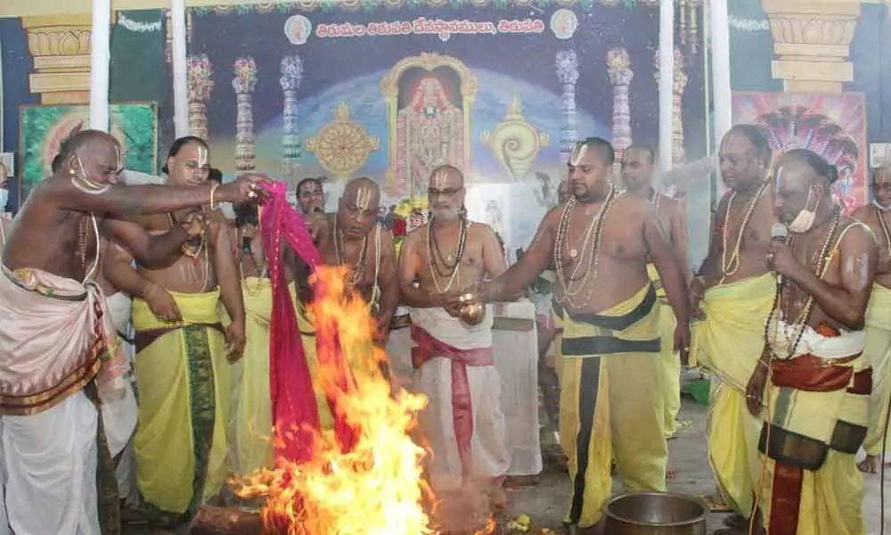 Priests performing Purnahuti to mark the end of three-day Maha Santhi Yagam in Tirupati on Monday