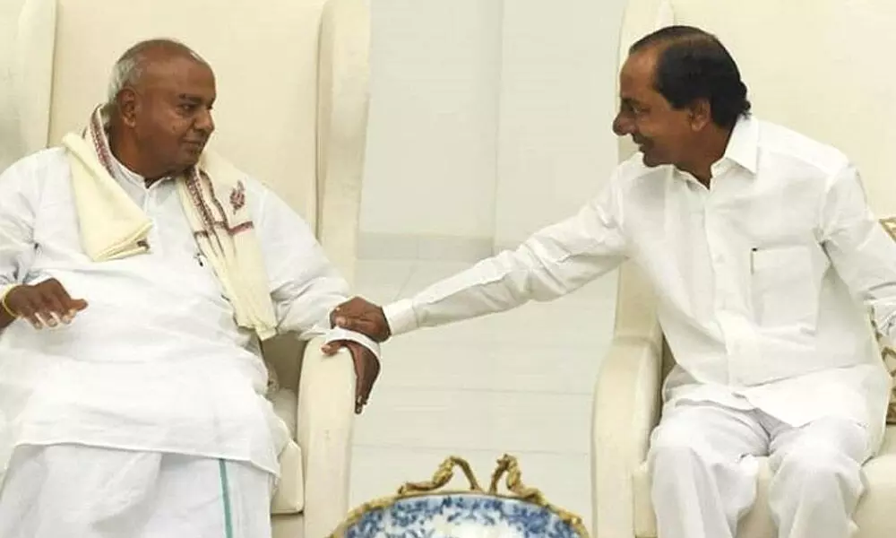 Former PM Deve Gowda extends support to CM KCR on fight against BJP