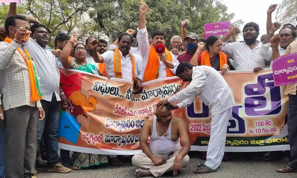 A protestor getting his head tonsured as a protest in front of Minister A Sureshs house in Markapuram on Tuesday