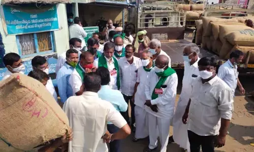 Rythu sangam leaders inspecting chilli yard in the market on Tuesday at Khammam