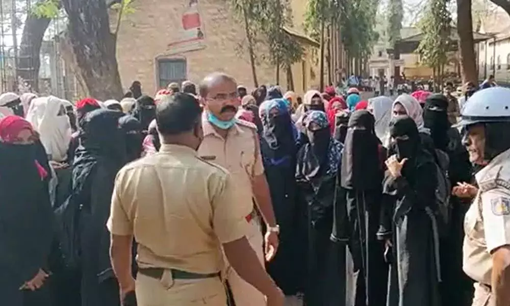 Hijab Row: After they were asked to leave, the students protested by raising slogans.