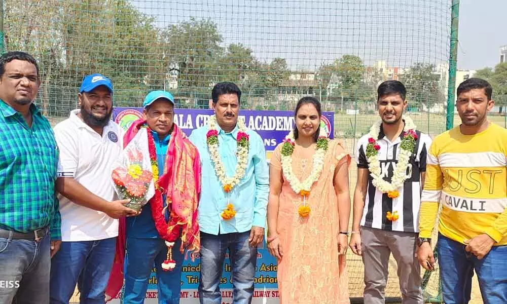 Parents of  Tilak Varma  Nagaraju , Gayathri and coach Salam Bayash  felicitated by his School Principal and Mentor Dr. Faheem uddin Khaja (Principal, Crescent Model English School) celebrating Tilak Varma’s elevation to IPL