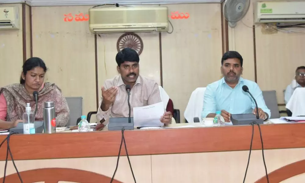 Collector Narayana Reddy giving instructions during the training program for the officers selected as master trainees of the Dalit Bandhu scheme in Karimnagar on Thursday