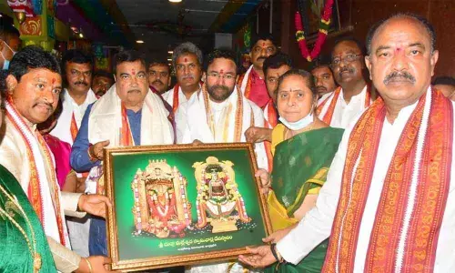 Temple Trust Board Chairman Paila Sominaidu and Executive Officer D Bhramaramba presenting  Goddess Kanakadurga portrait to Union Ministers Nitin Gadkari and G Kishan Reddy at Sri Durgamalleswara Swamy vari Devasthanam atop Indrakeeladri on Thursday. Endowments Minister  Vellampalli SrinivasRao, MP Kesineni Srinivas (Nani) are also seen.