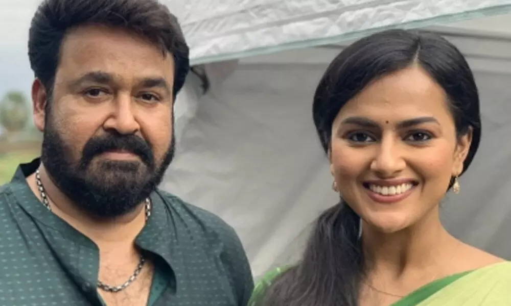 Shraddha Srinath shares pictures clicked with Aaraattu cast