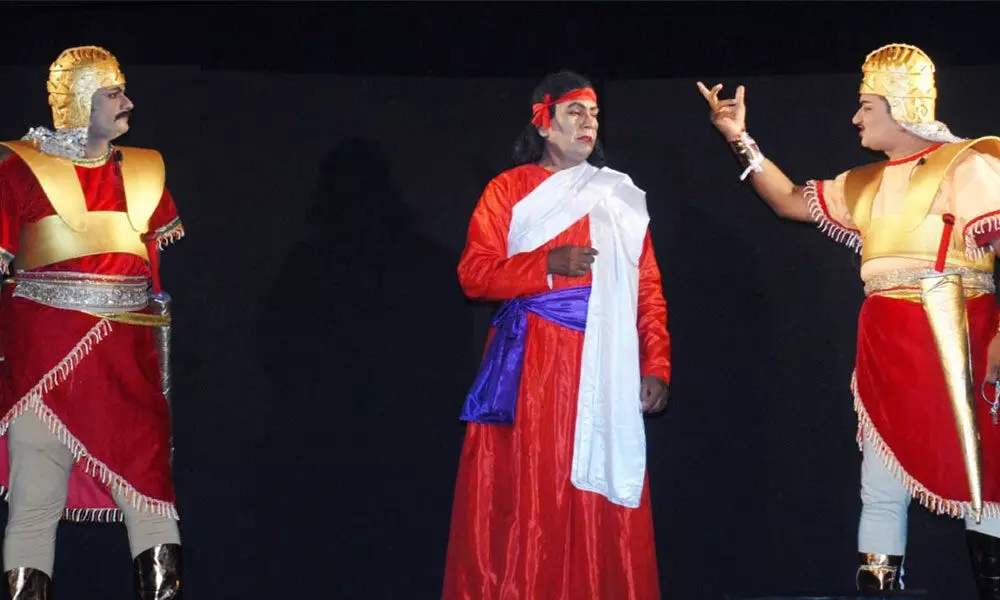 Actors performing in the padyanatakam