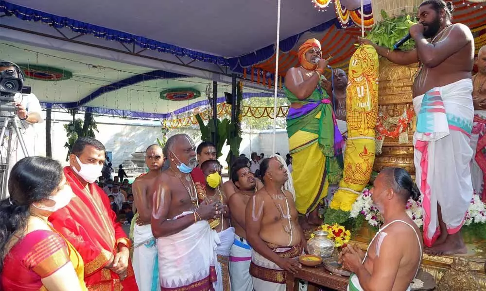Priests performing the Dwajarohanam, hoisting of celestial flag, of Sri Kalyana Venkateswara Swamy marking the commencement of the nine-day annual Brahmotsavams of the shrine at Srinivasa Mangapuram on Sunday