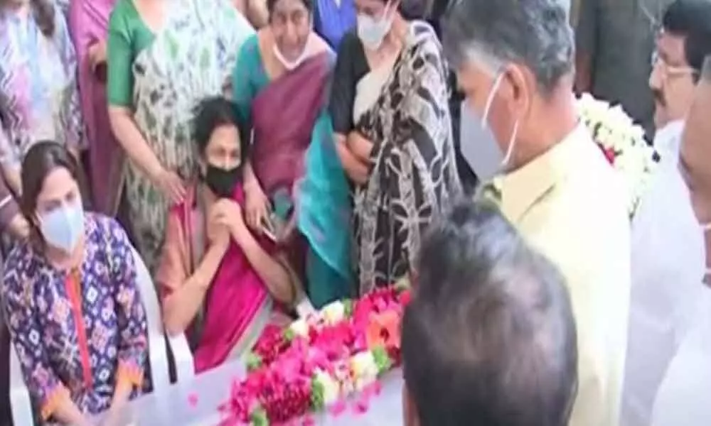 Chandrababu Naidu pays tribute to Mekapati Goutham Reddy in Hyderabad
