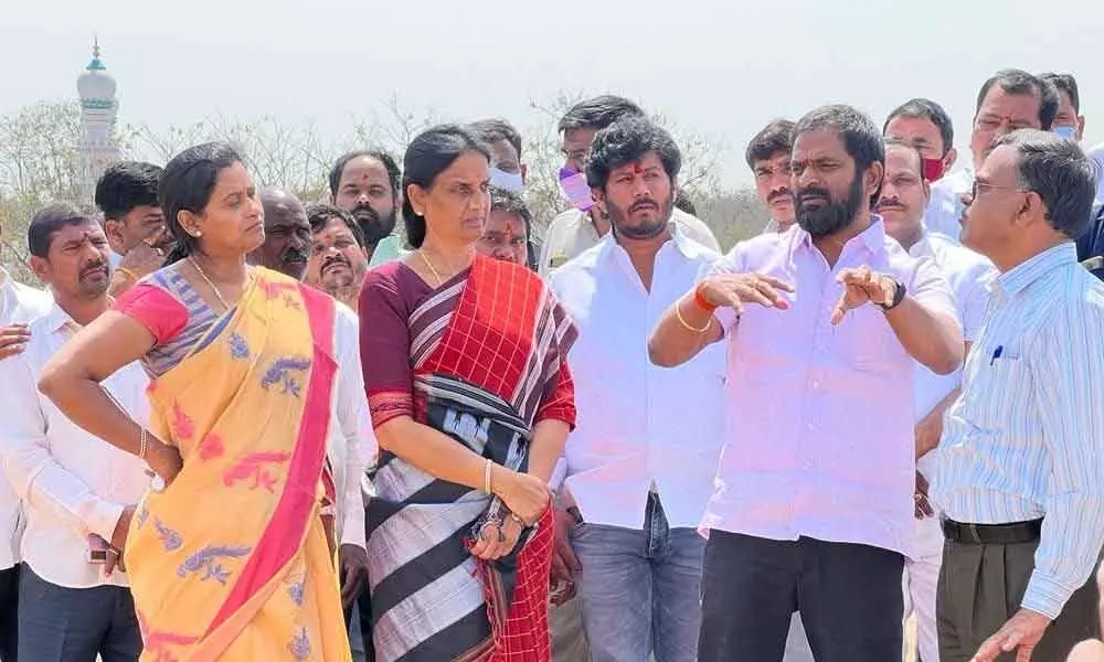 Education Minister Sabitha Indra Reddy and Excise Minister Srinivas Goud interacting with officials on the development of Gadikota fort in Maheshwaram on Monday
